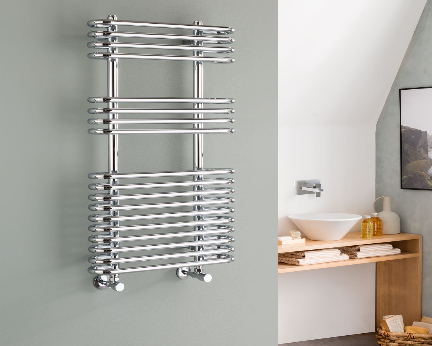 Contemporary Cygnus Heating Only - Chrome 900x500